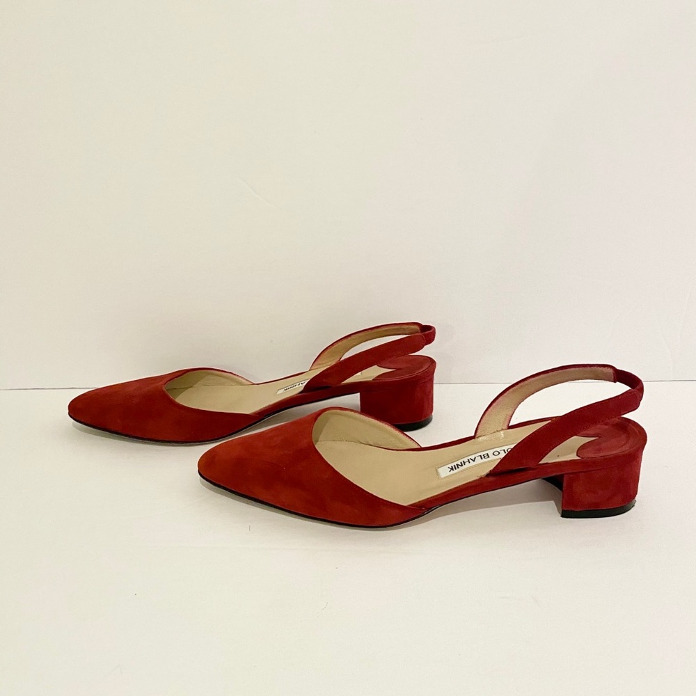 Manolo Blahnik ‘Aspro’ Suede Slingback Pumps - Picture 6 of 11
